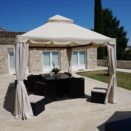 Pensión Domaine Les Buis